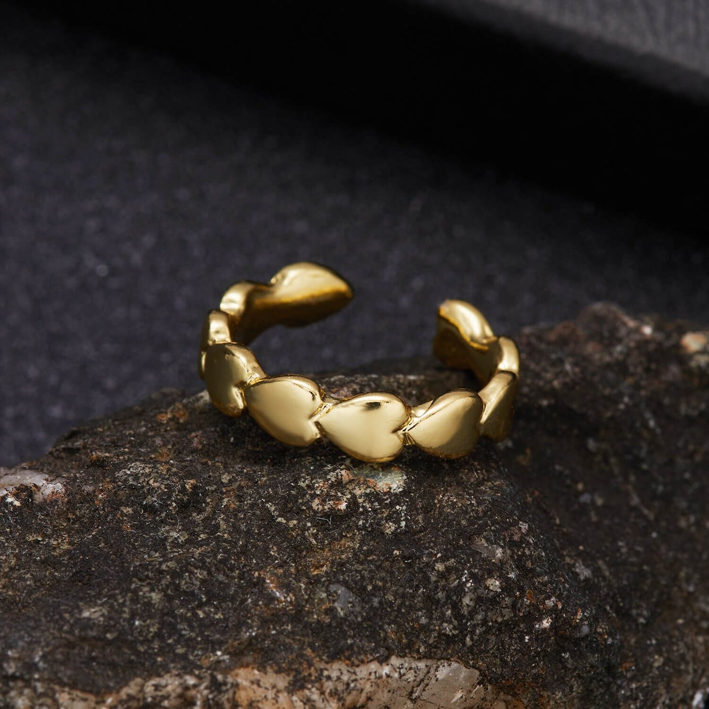 A Lovers Row of Heart Ring